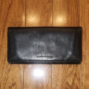 Kenneth Cole Black Leather Clutch Wallet
